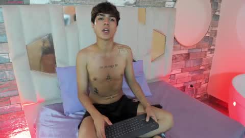 Snapshot of damian_tay chatting on April 25, 1:41 pm damian_tay online show from April 25, 1:41 pm