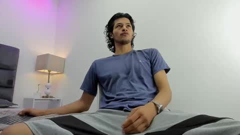 Snapshot of damian_vadim chatting on March 27, 11:21 am Damian Vadim online show from March 27, 11:21 am