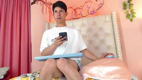 Snapshot of damiann1_ chatting on November 8, 5:18 am Damian online show from November 8, 5:18 am