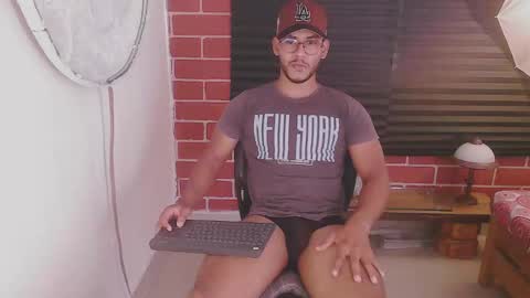 Snapshot of damiann_rees chatting on January 15, 5:47 pm instagram damiannreed. online show from January 15, 5:47 pm