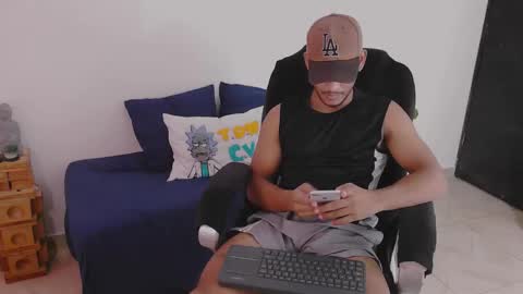 instagram damiannreed. online show from September 13, 2:33 am