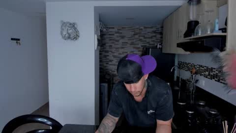 INSTAGRAM  DAMMIANMILLEROFICIAL online show from February 6, 1:58 pm