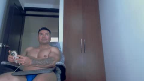 dammuscle online show from March 25, 5:08 pm