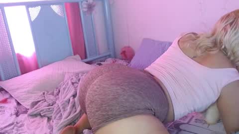 damn_milaa online show from January 6, 6:11 pm