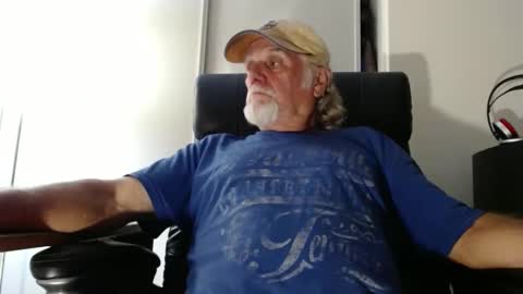 Snapshot of damn_yankee_ca chatting on September 24, 6:50 am damn_yankee_ca online show from September 24, 6:50 am