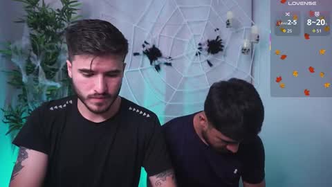 Snapshot of damon_frost chatting on October 25, 10:59 pm damon_frost online show from October 25, 10:59 pm