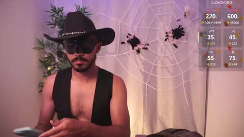 Snapshot of damon_frost chatting on October 28, 1:58 pm damon_frost online show from October 28, 1:58 pm