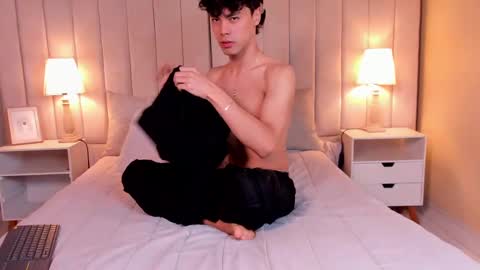 Snapshot of damon_nort chatting on December 18, 1:45 pm DEMON NORTH online show from December 18, 1:45 pm