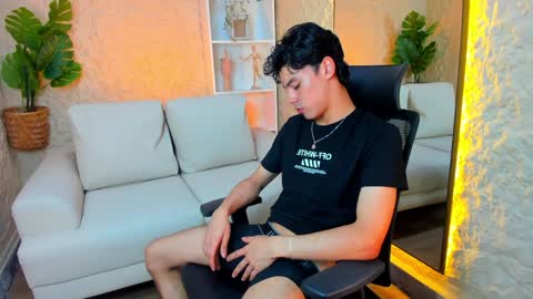 Snapshot of damon_nort chatting on January 7, 12:31 pm DEMON NORTH online show from January 7, 12:31 pm