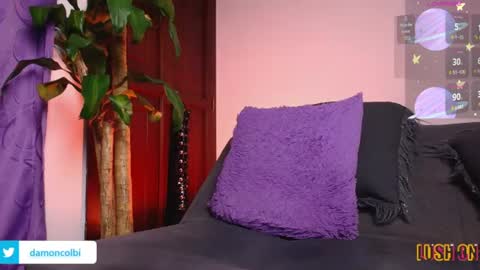 Snapshot of damoncolbi chatting on July 10, 12:15 am damoncolbi online show from July 10, 12:15 am