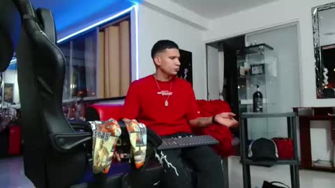 damyan_2003 online show from November 17, 2:39 am