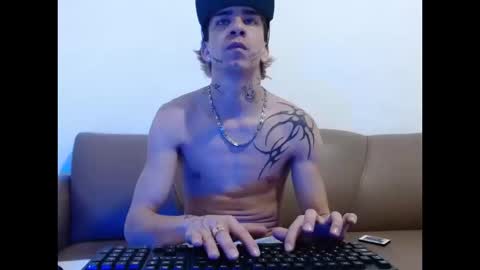 Snapshot of dan_jonson15 chatting on October 16, 1:28 am dan_jonson15 online show from October 16, 1:28 am