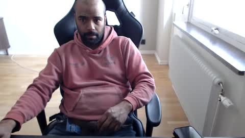 Snapshot of dan_the_man43 chatting on April 10, 2:33 pm dan_the_man43 online show from April 10, 2:33 pm