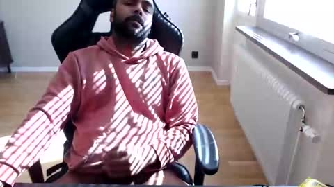 Snapshot of dan_the_man43 chatting on April 11, 8:29 am dan_the_man43 online show from April 11, 8:29 am