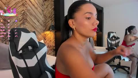 D A N A  online show from February 10, 7:18 pm