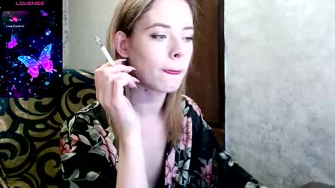 Snapshot of dana_smilex chatting on November 18, 7:18 pm Dana SmileX online show from November 18, 7:18 pm