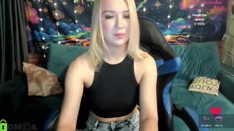 Snapshot of dances_queen chatting on March 1, 8:16 am dances_queen online show from March 1, 8:16 am