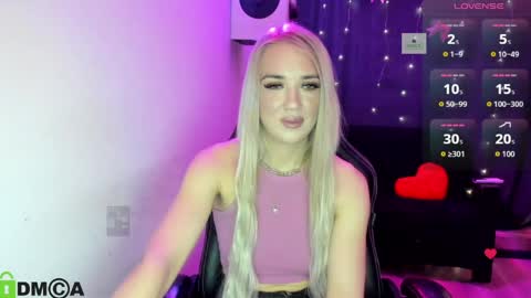 dances_queen online show from April 28, 7:02 am