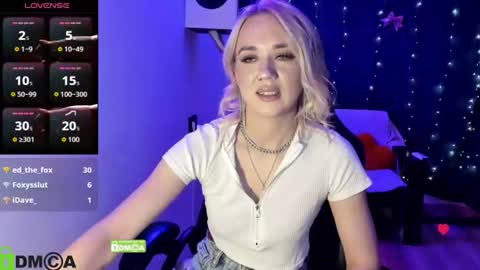 Snapshot of dances_queen chatting on June 18, 9:14 am dances_queen online show from June 18, 9:14 am