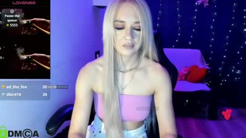 dances_queen online show from July 17, 7:15 am