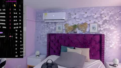 Snapshot of danee_19 chatting on February 23, 11:33 am Daniela online show from February 23, 11:33 am