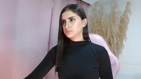 Danella Houston online show from May 2, 8:03 pm