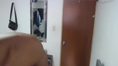 Snapshot of dani_browx chatting on December 17, 6:47 pm dani_browx online show from December 17, 6:47 pm