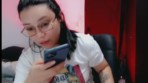 Snapshot of dani_jocelyn chatting on January 21, 6:34 pm dani y jocelyn online show from January 21, 6:34 pm