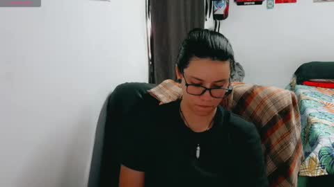 Snapshot of dani_jocelyn chatting on October 28, 7:38 pm dani y jocelyn online show from October 28, 7:38 pm