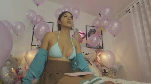 Snapshot of dani_parkerr chatting on October 31, 3:57 pm online show from October 31, 3:57 pm