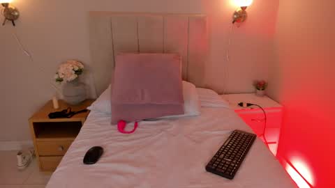 Snapshot of dani_skinny_ chatting on January 22, 2:35 pm Hi I am Dani online show from January 22, 2:35 pm