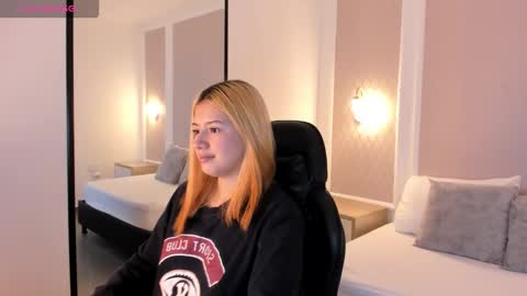 D A N I A online show from November 11, 2:11 am