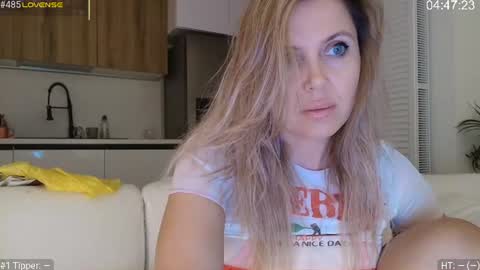 Snapshot of daniangel_web chatting on June 27, 6:46 pm daniangel_web online show from June 27, 6:46 pm