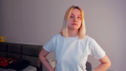 Carnelia online show from March 18, 4:48 am