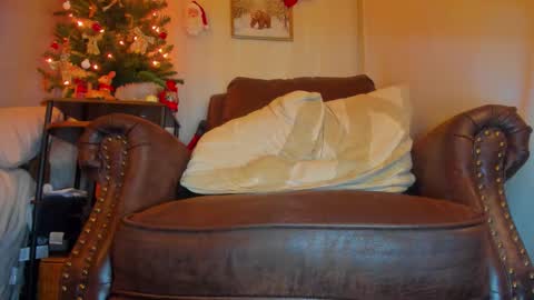 danidollxxx online show from December 5, 4:32 am