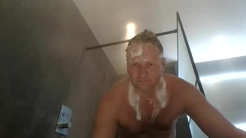 Snapshot of daniel0805 chatting on January 10, 11:54 am daniel0805 online show from January 10, 11:54 am