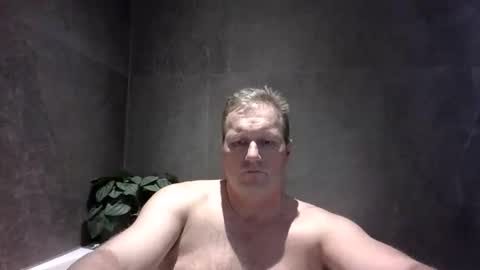 Snapshot of daniel0805 chatting on January 16, 4:11 pm daniel0805 online show from January 16, 4:11 pm