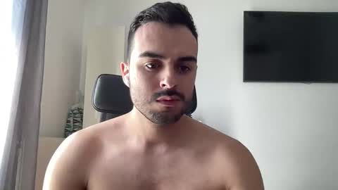 daniel_3827 online show from June 1, 9:44 am