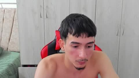 Snapshot of daniel_443 chatting on October 2, 1:01 am DANIEL online show from October 2, 1:01 am