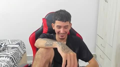 Snapshot of daniel_443 chatting on November 9, 8:40 pm DANIEL online show from November 9, 8:40 pm