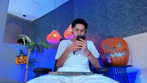 Daniel  online show from October 19, 6:52 pm