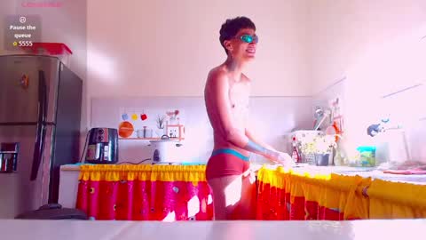 Snapshot of daniel_deluxx chatting on May 15, 1:18 pm daniel_deluxx online show from May 15, 1:18 pm