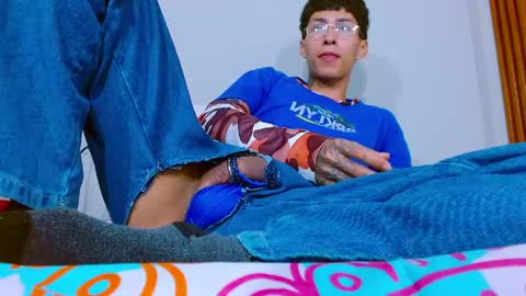 Snapshot of daniel_deluxx chatting on May 22, 2:40 am daniel_deluxx online show from May 22, 2:40 am
