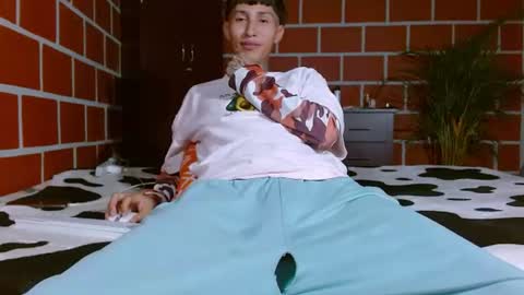 Snapshot of daniel_deluxx chatting on June 16, 3:31 am daniel_deluxx online show from June 16, 3:31 am