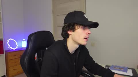 Snapshot of daniel_shawn chatting on February 22, 6:06 pm DANIEL SHAWN online show from February 22, 6:06 pm