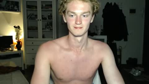 Snapshot of daniel_yumm chatting on June 6, 7:29 pm Daniel online show from June 6, 7:29 pm