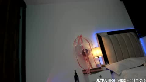  independent model   online show from October 20, 11:16 pm