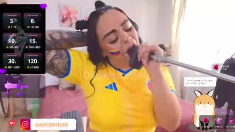 Snapshot of danielacortes03 chatting on June 17, 6:53 pm I think I will close this page please leave me a message if you want to know about me online show from June 17, 6:53 pm