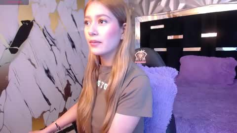 Snapshot of danielahill chatting on April 21, 3:13 am Danny online show from April 21, 3:13 am