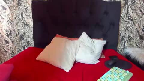 Snapshot of danielamonroe chatting on November 18, 8:46 pm danielamonroe online show from November 18, 8:46 pm